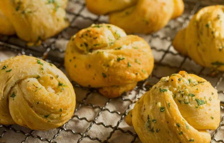How to Cook Garlic Knots in Air Fryer