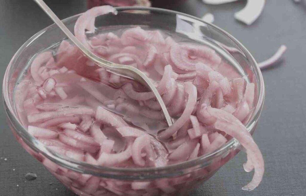 How to Pickle Onions in Microwave