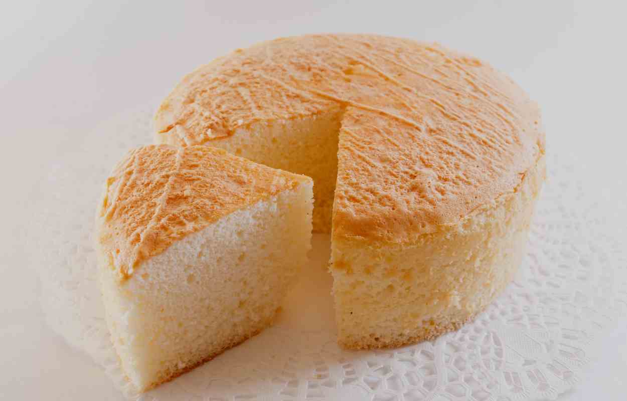 Why Is My Sponge Cake Sticky? KitchenMince